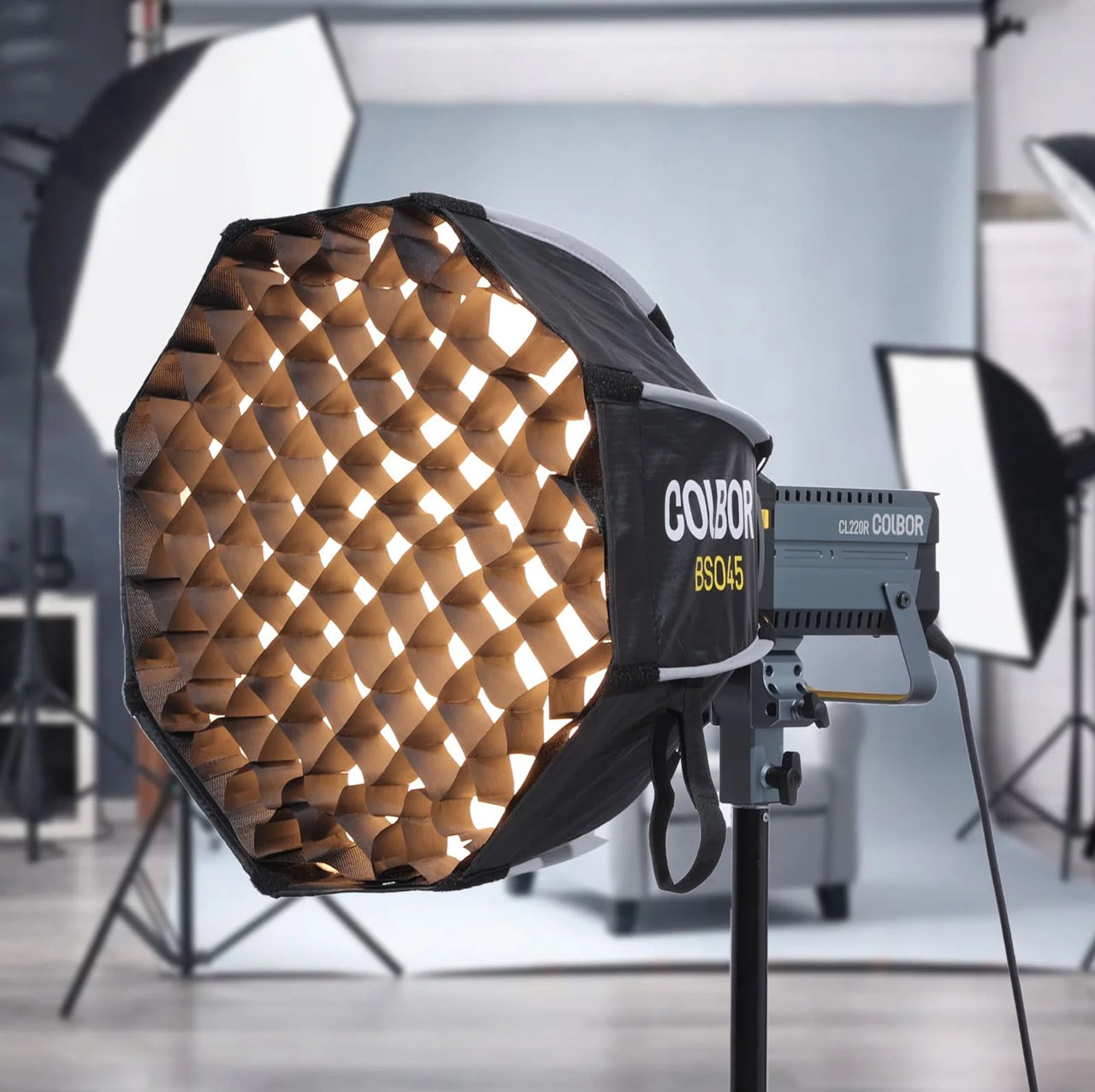 45cm 60cm 90cm studio softbox with honeycomb grid for controlled lighting in photography