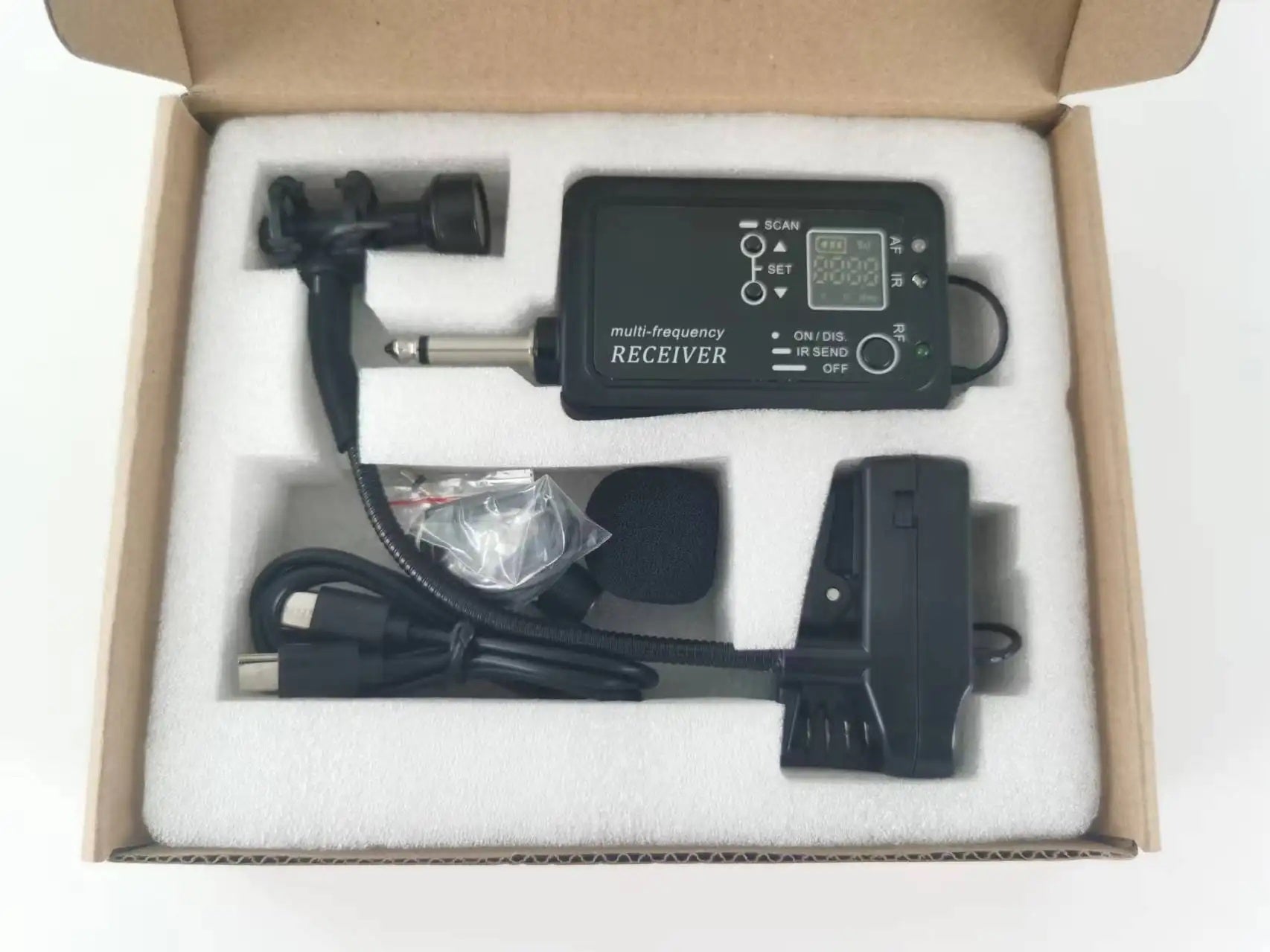Professional saxophone mic for live performance with unique receiver design and accessories