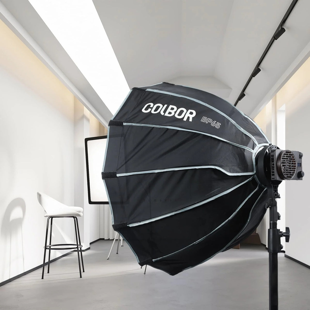 Synco COLBOR MAR light mount adapter on a photography umbrella for studio lighting setup