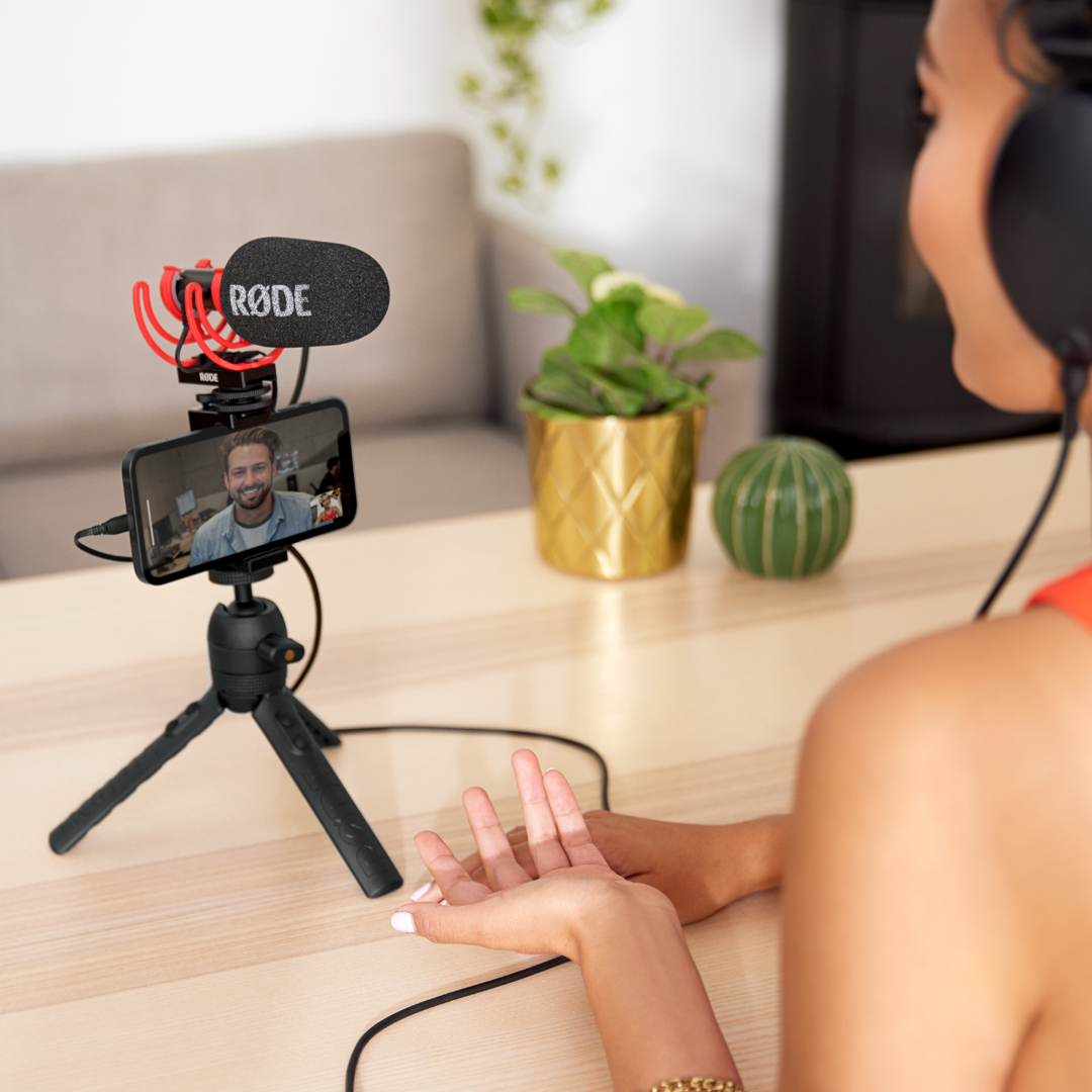 Rode VideoMic GO II Lightweight Highly Directional Ultra Compact On Camera Microphone Professional Quality Super Cardioid Polar Pattern Full Bodied Audio Shotgun Microphone 3.5mm TRS Connection HELIX™ Isolation Mount iPhone and Android Compatible - VMI