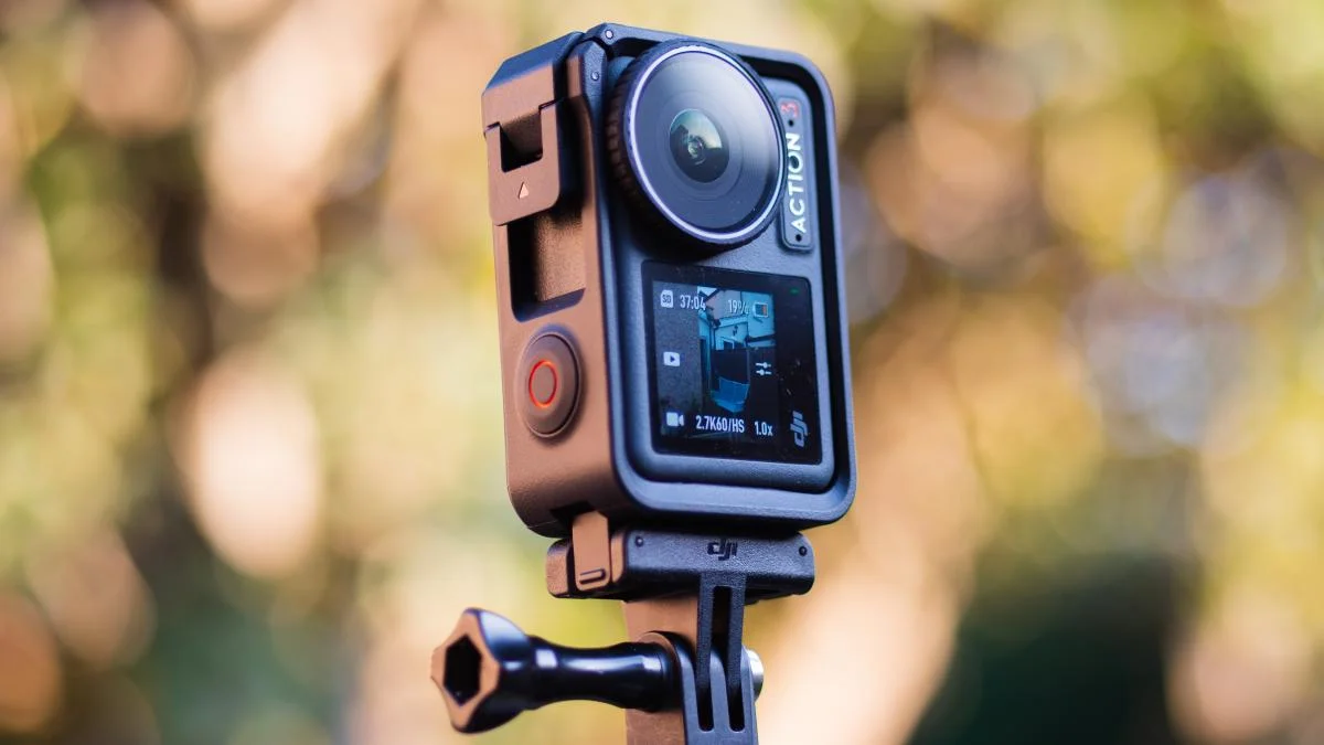VMIDirect action camera with large lens and display for capturing high-quality outdoor adventures
