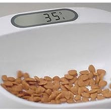 Dog Cat Smart Weighing Feeding Bow with digital display showing weight of dog food
