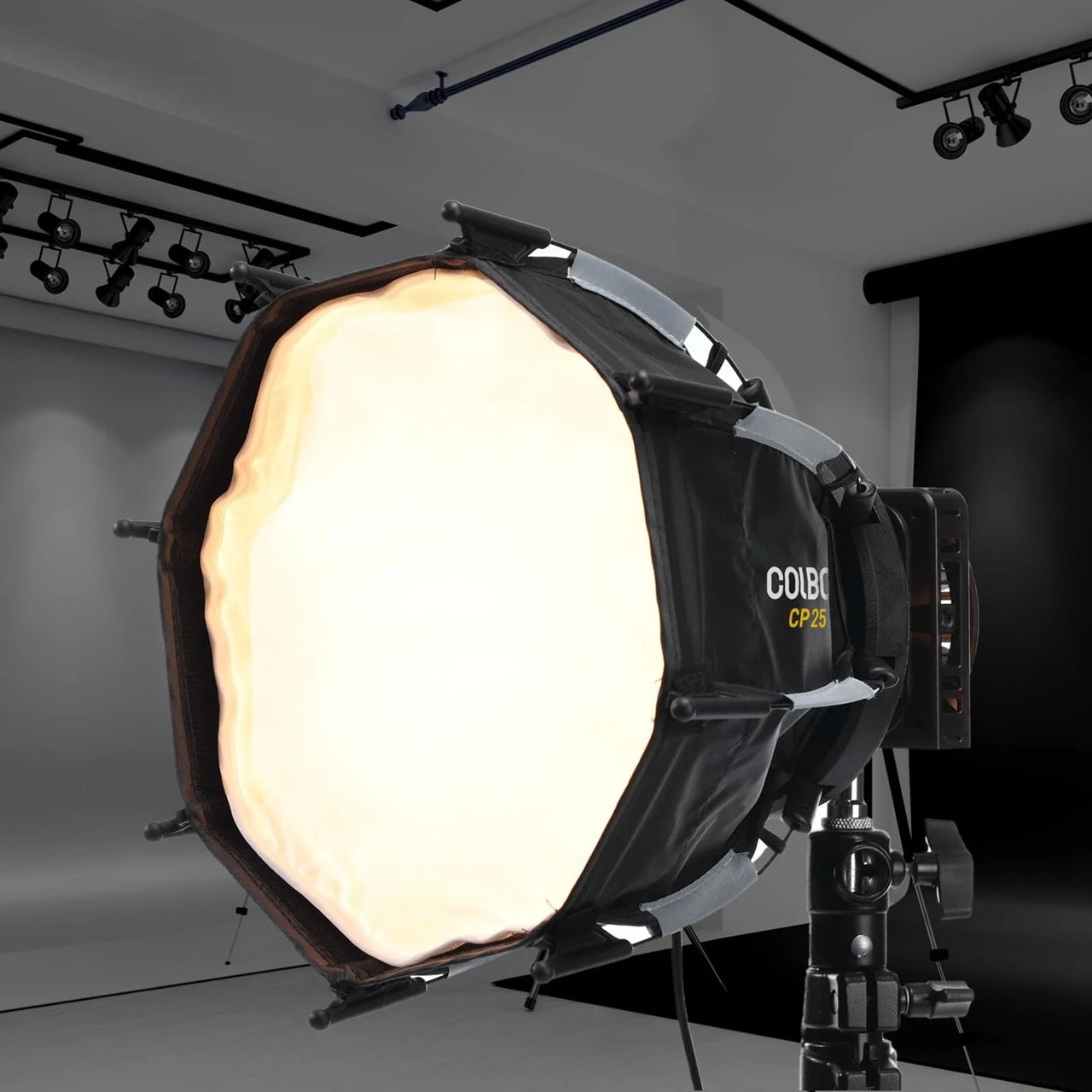 Synco COLBOR CP25 parabolic softbox designed for soft and even lighting in photography
