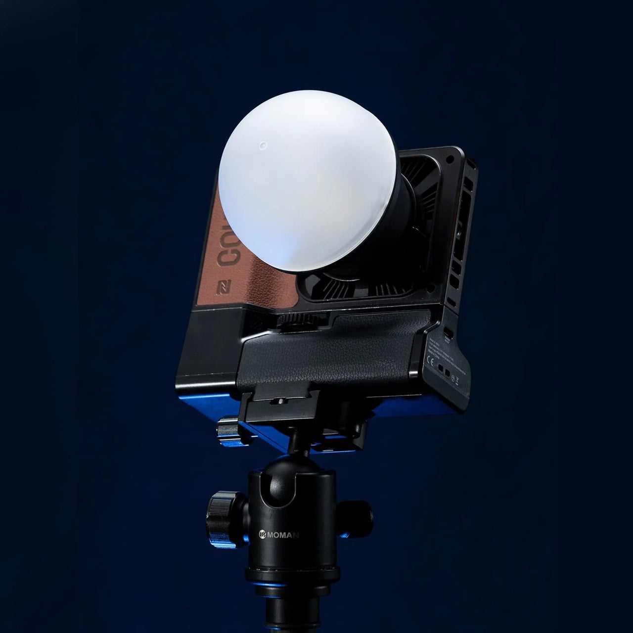 Synco COLBOR HLR light reflector kit on a stand for enhanced photography lighting
