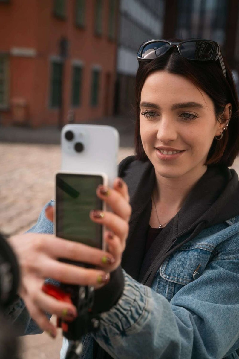 SYNCO XView M4 magnetic screen mirroring for perfect selfies and live streaming