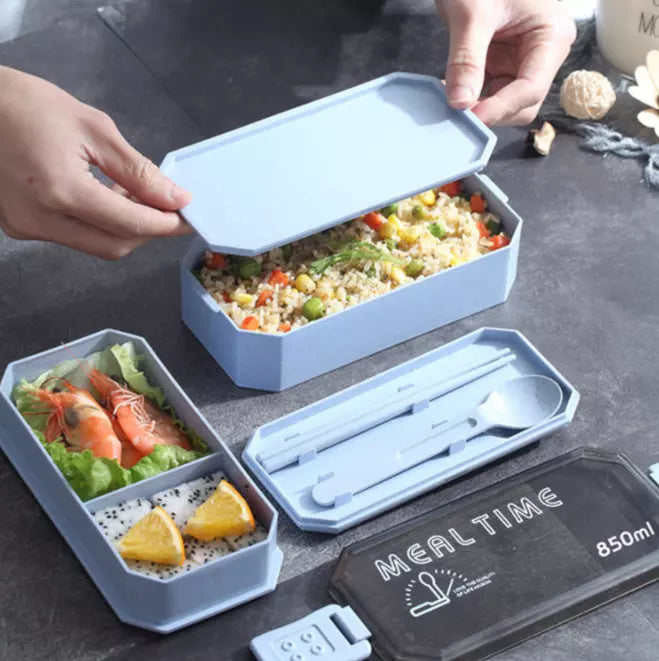 850ml Wheat Straw 2-Layer Bento Lunch Box with compartments for meals and a spoon included