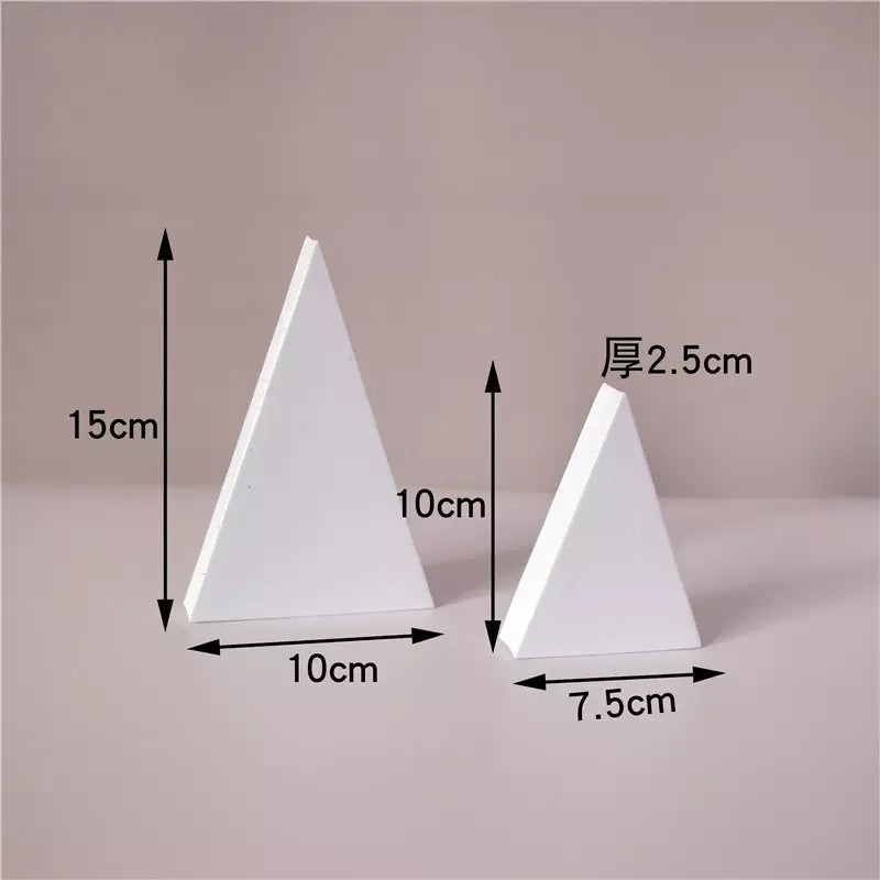 Set of two white triangles for Cube Photography with varying heights and a 2.5 cm thickness