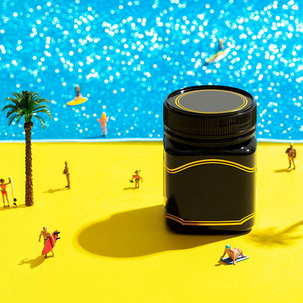 VMIDirect Sparkling Sky Background with miniature figures enjoying a sunny beach scene